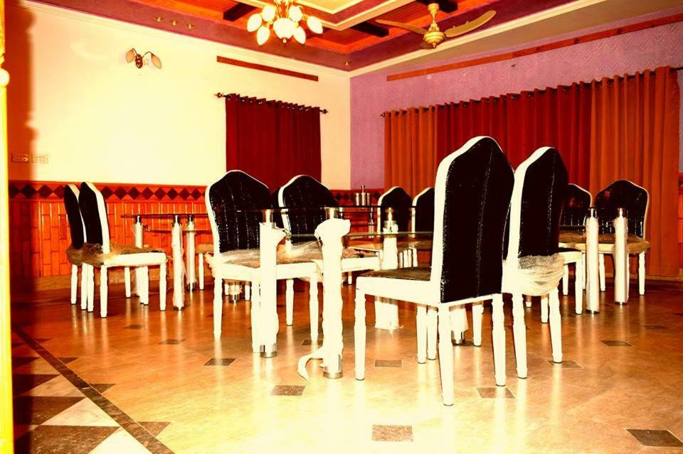 Royal Emirates Residence Abbottabad Exterior foto