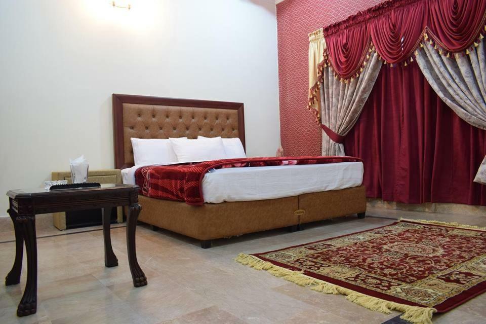 Royal Emirates Residence Abbottabad Exterior foto