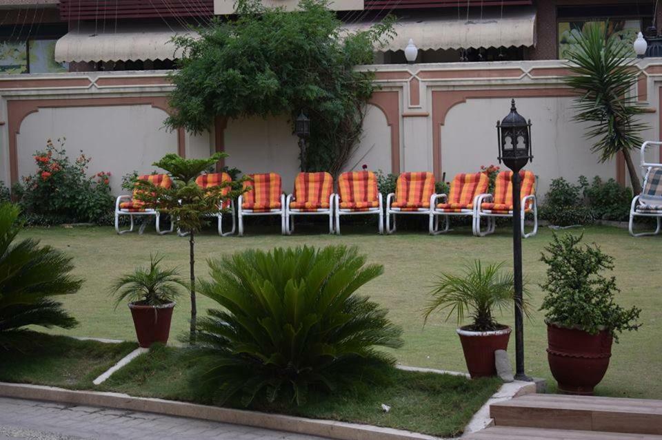 Royal Emirates Residence Abbottabad Exterior foto